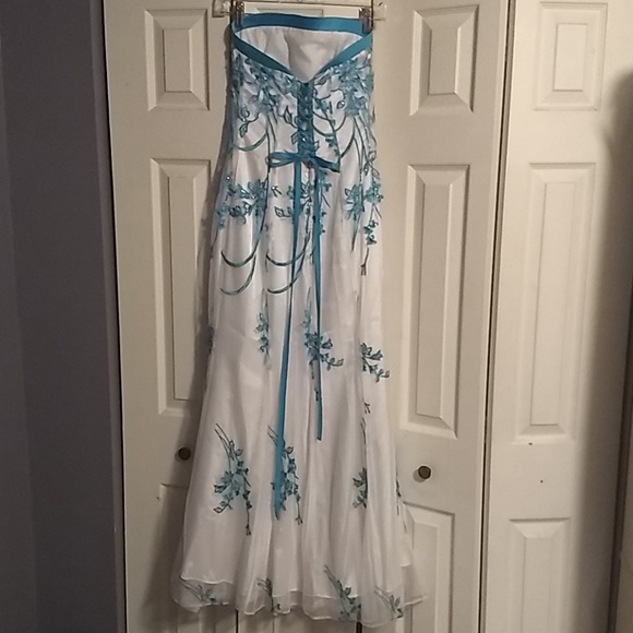 Dress - Picture 6 of 8